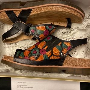 Lartiste Samya black/multi 38 euro (7.5 womens US) genuine leather sandals